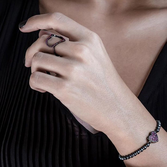 دستبند طلا Black Heart