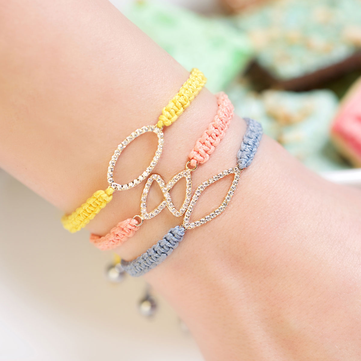 دستبند طلا بیضی نگین دار