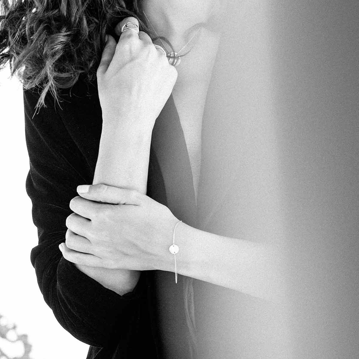 دستبند طلا زنجیری دایره حکاکی پرسته