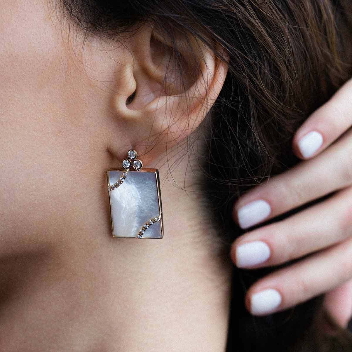 گوشواره طلا صدف مستطیلی نگین دار پرسته