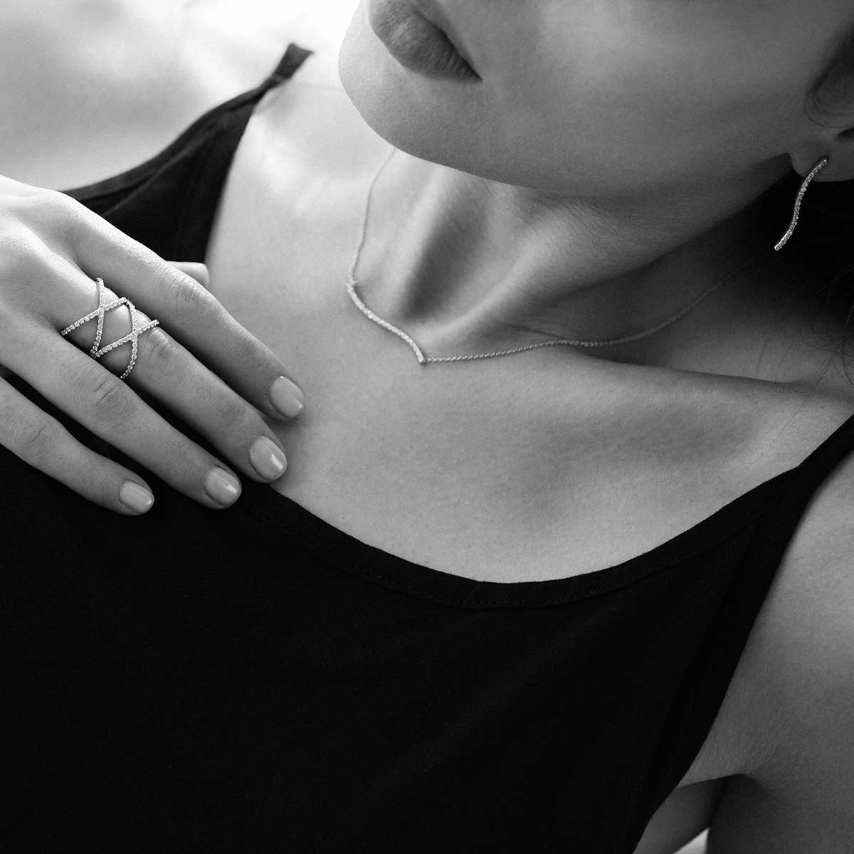 گوشوراه طلا منحنی و نگین پرسته