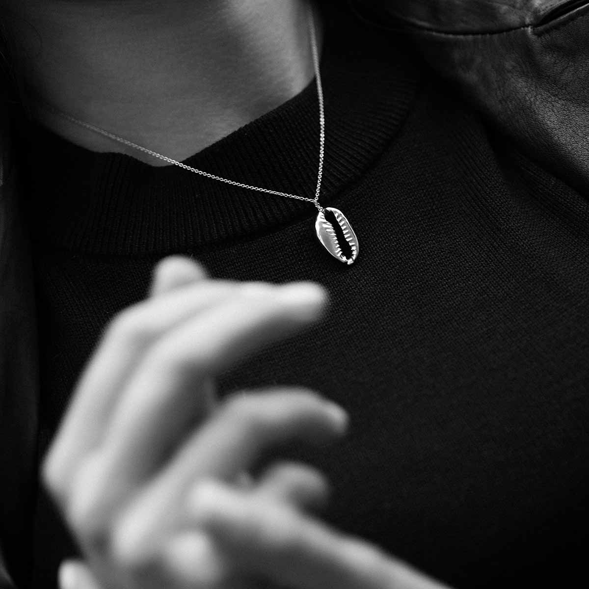 گردنبند طلا صدف پرسته