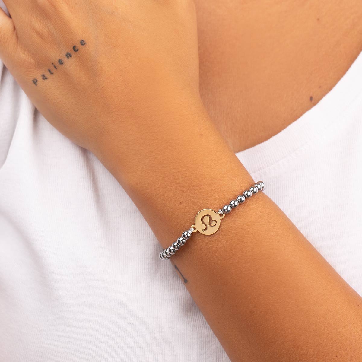 دستبند طلا سنگی نماد ماه مرداد و حدید