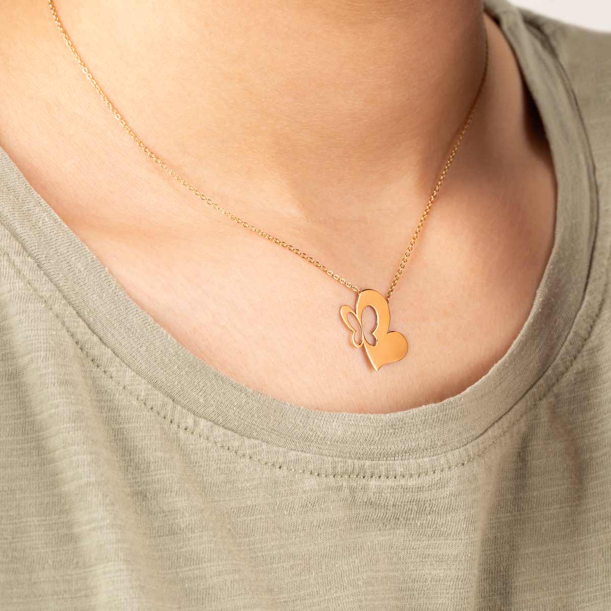 گردنبند طلا قلب و پروانه
