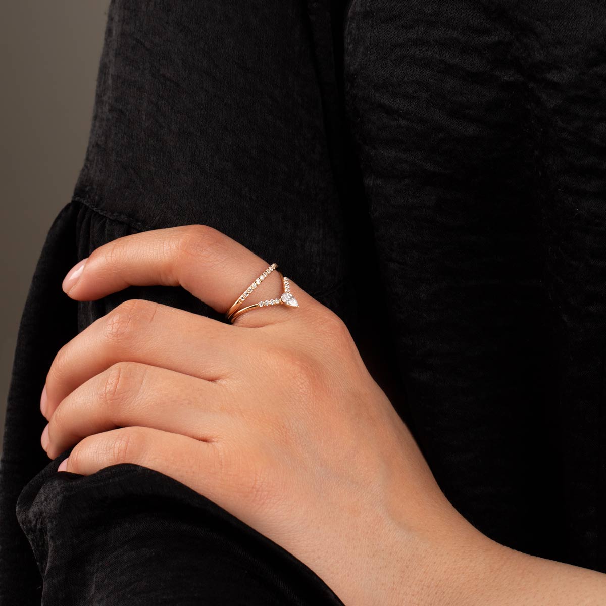 انگشتر طلا دلوس