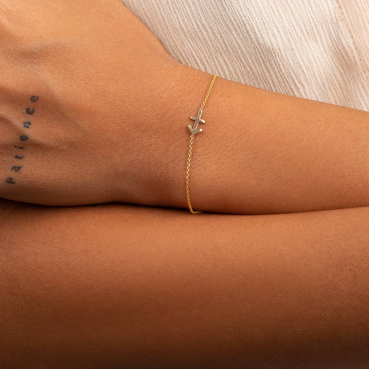 دستبند طلا ساین ماه آذر - تصویر 4