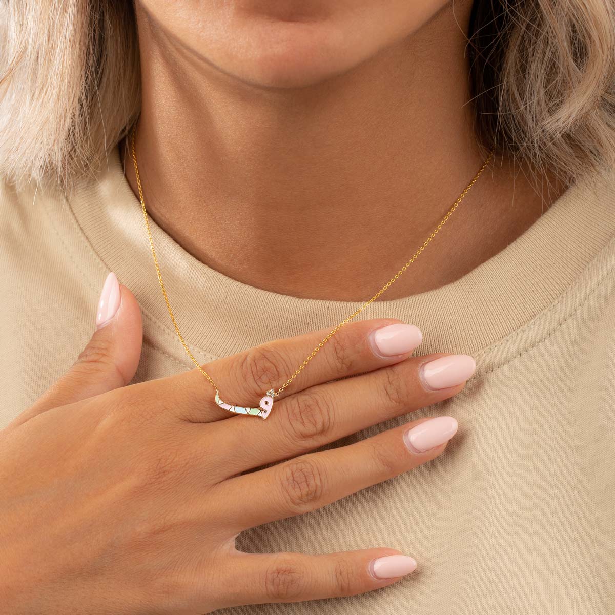 گردنبند طلا میناکاری حرف ف - تصویر 4