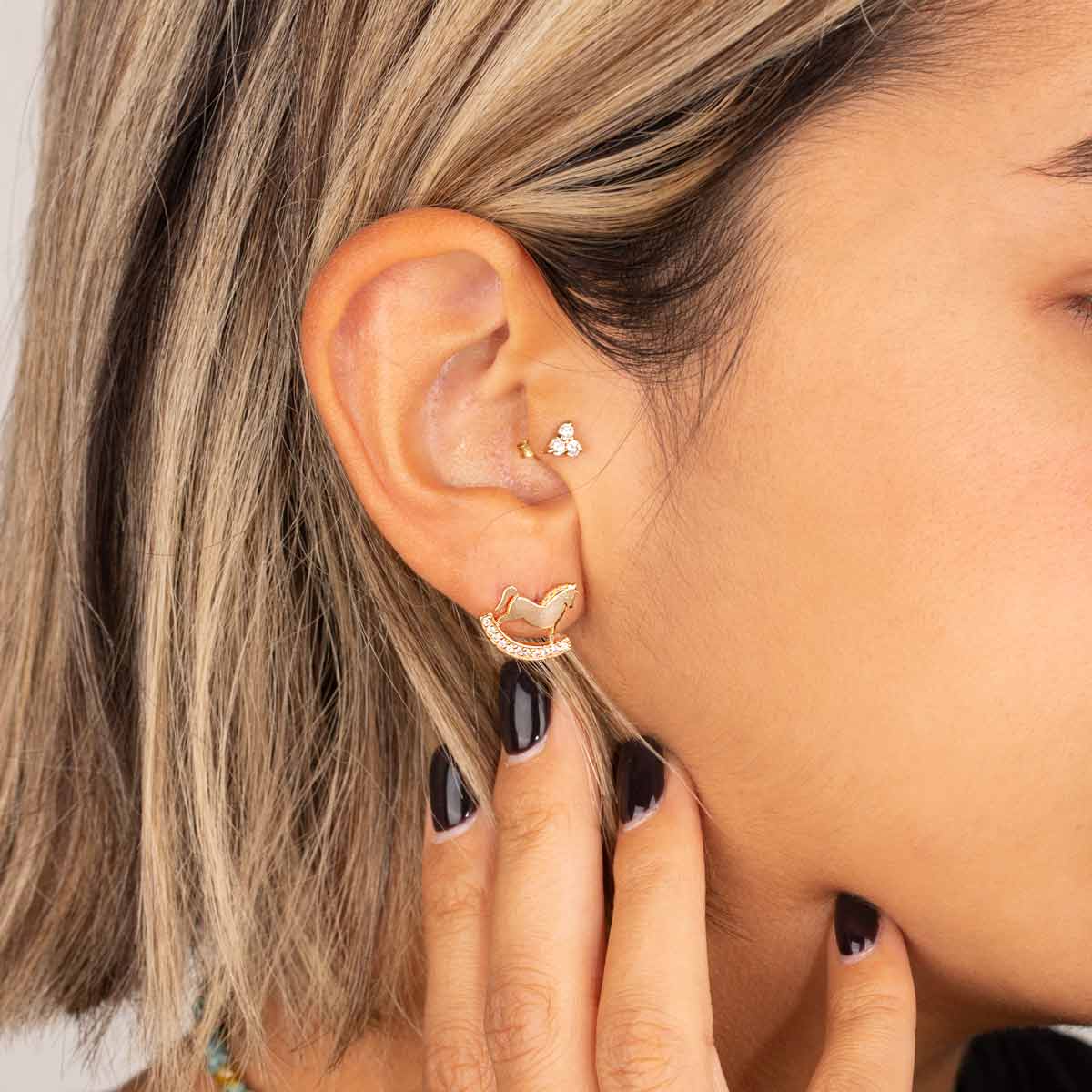 گوشواره طلا اسب نگین دار