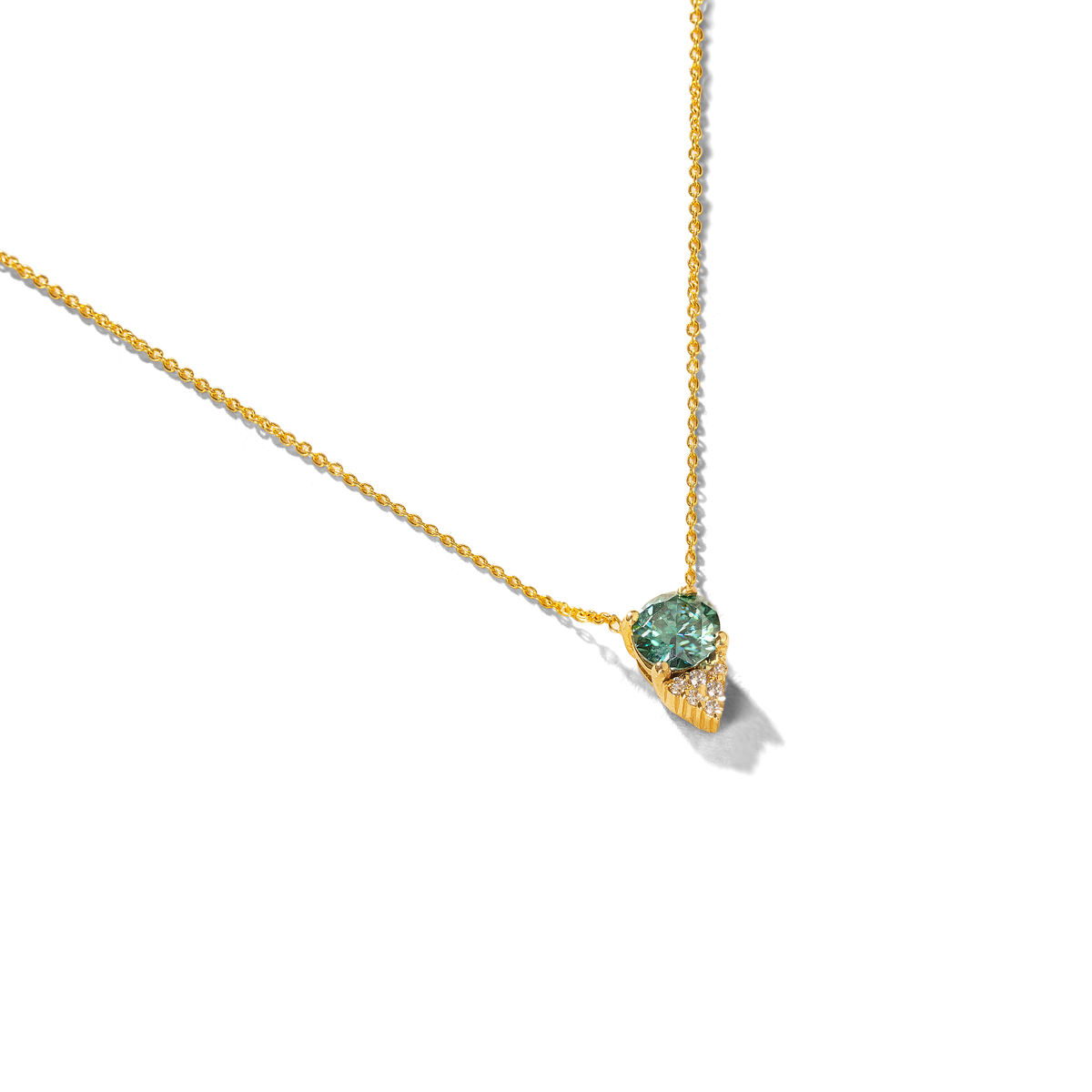 گردنبند طلا مربع موزانایت و نگین