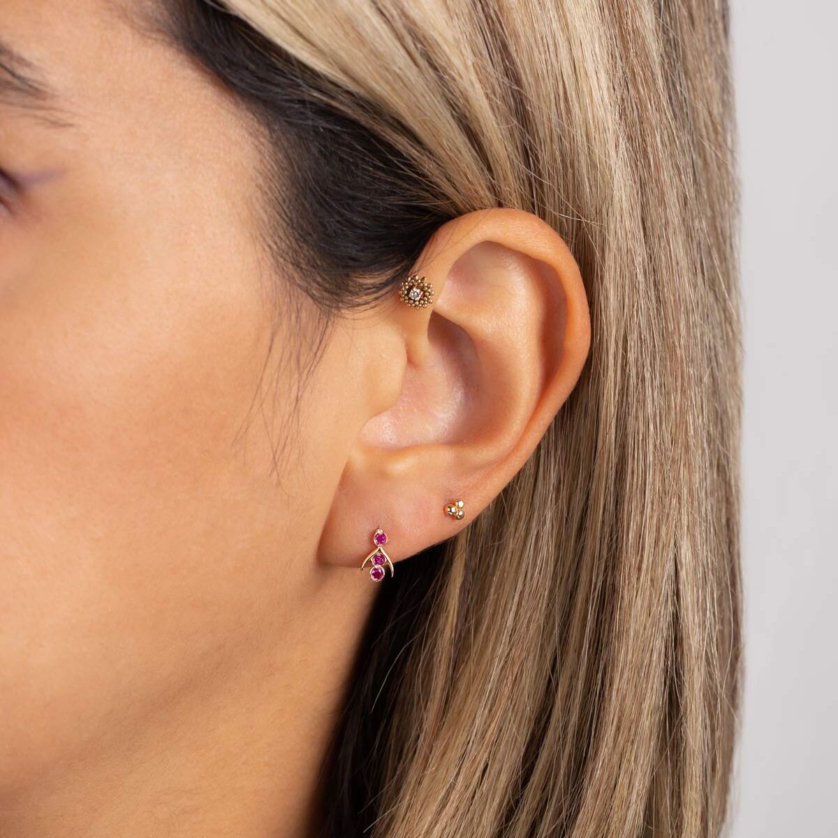 گوشواره طلا نگین دار میشا - تصویر 2