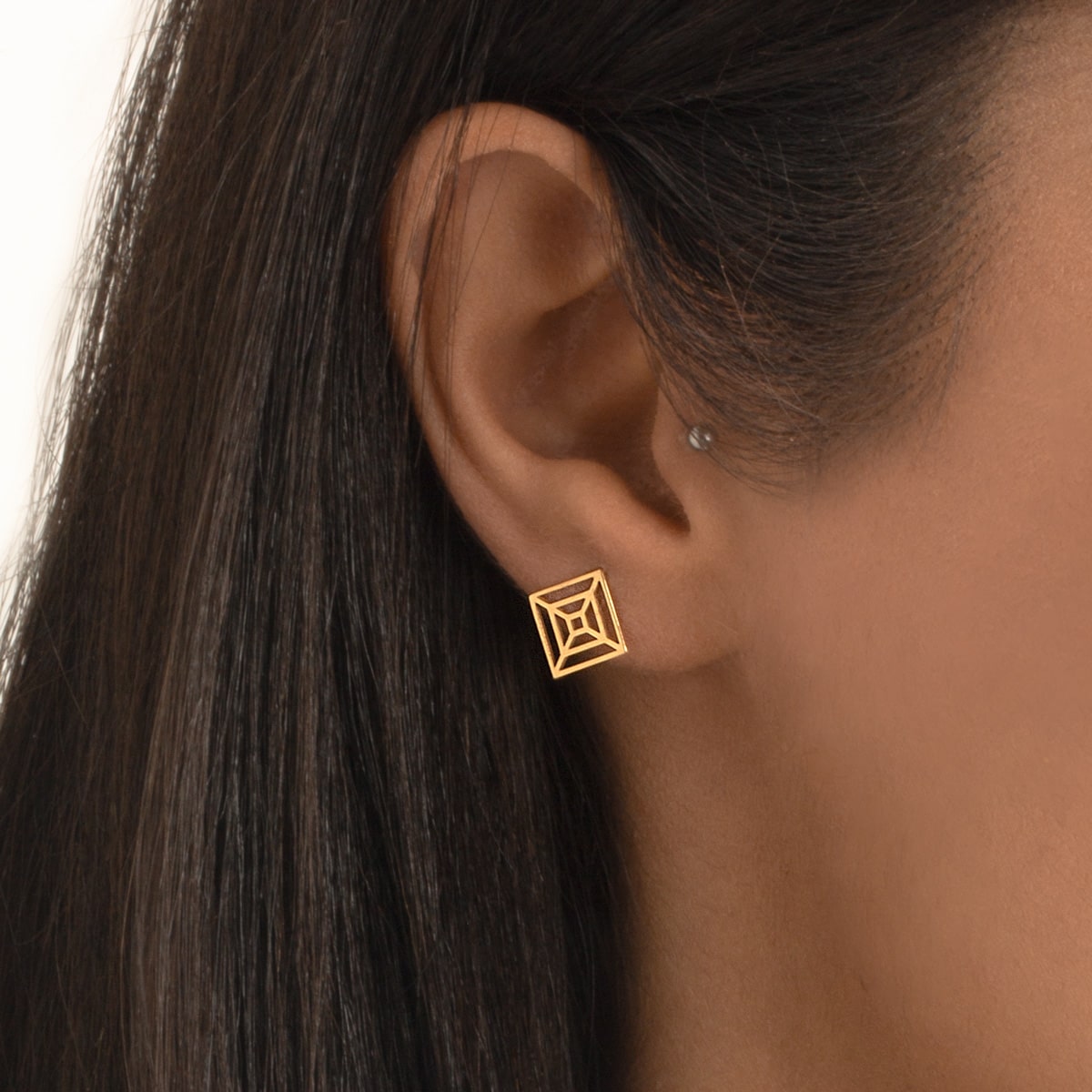 گوشواره طلا مکعب تارا - تصویر 4