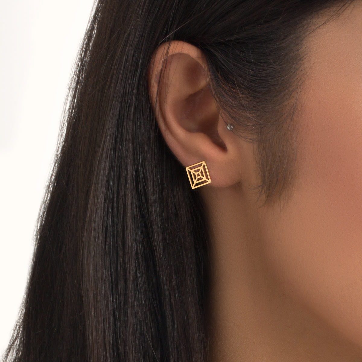 گوشواره طلا مکعب تارا - تصویر 3