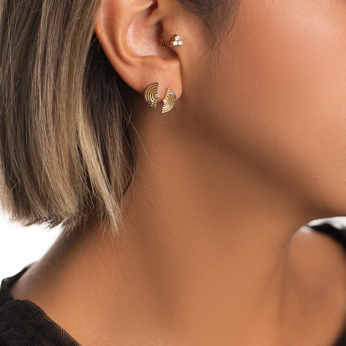 گوشواره طلا اختروش دو نگین - تصویر 4