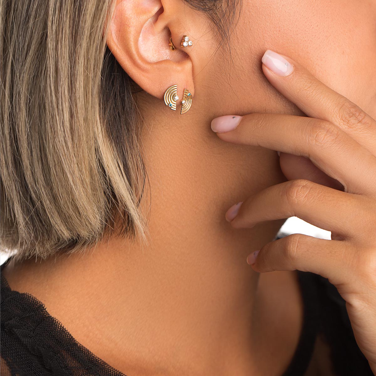 گوشواره طلا اختروش دو نگین - تصویر 3