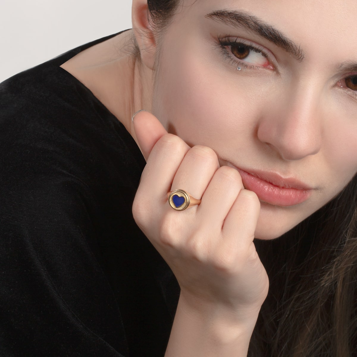 انگشتر طلا قلب مینا کاری کارولین - تصویر 3