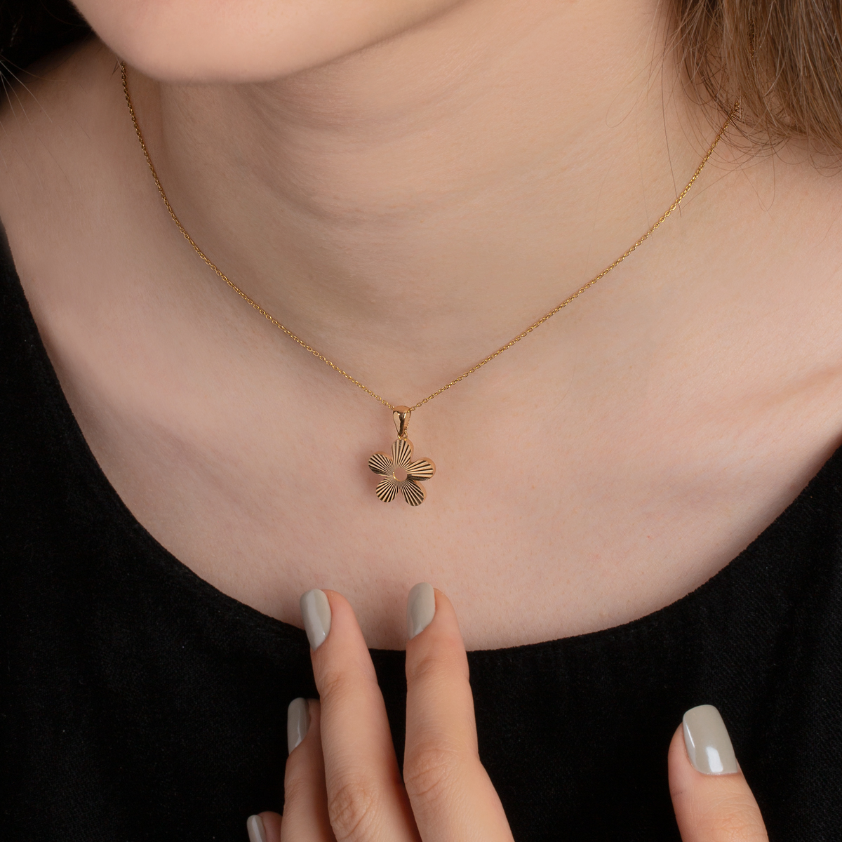 آویز طلا گل - تصویر 3