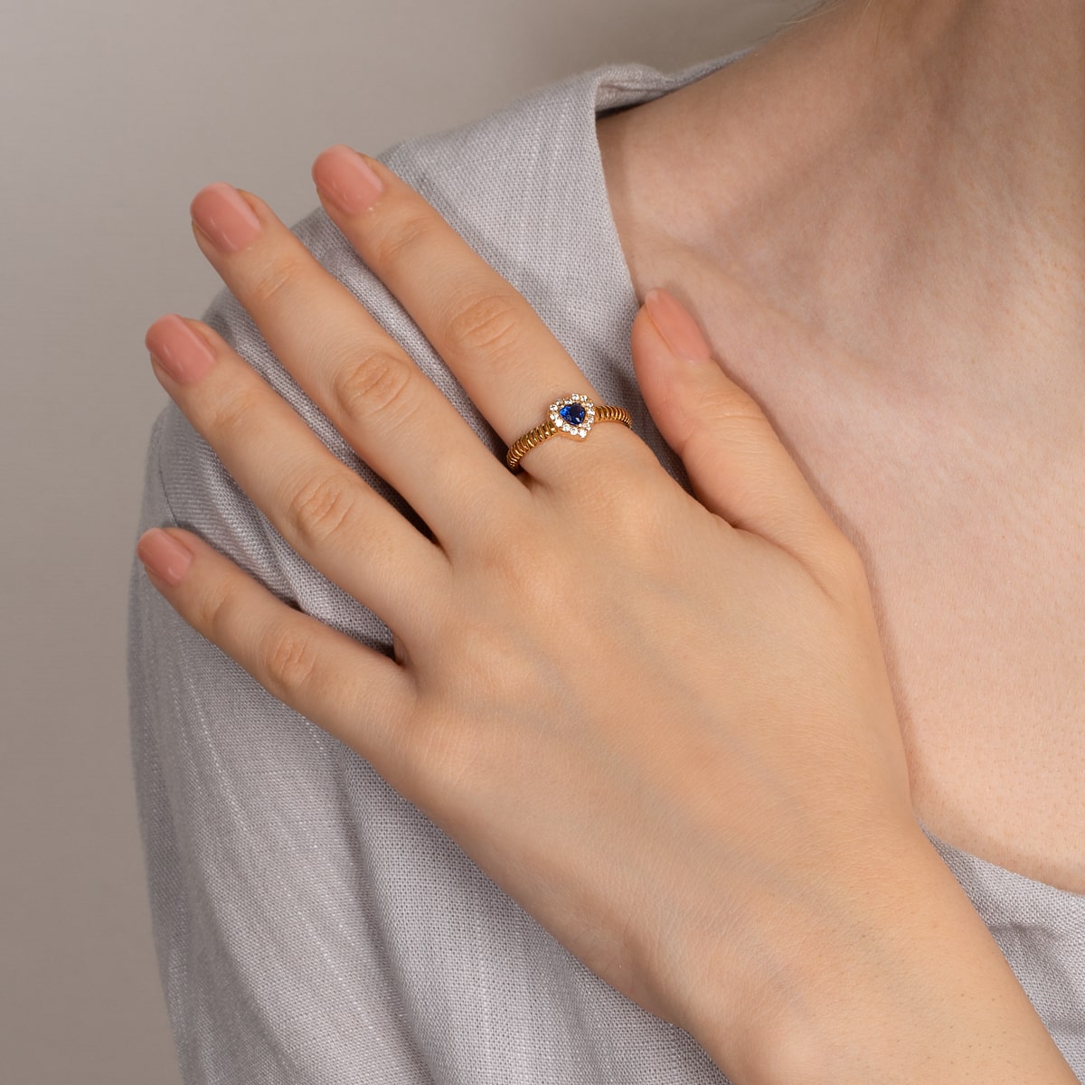 انگشتر طلا لاون سرمه ای - تصویر 3