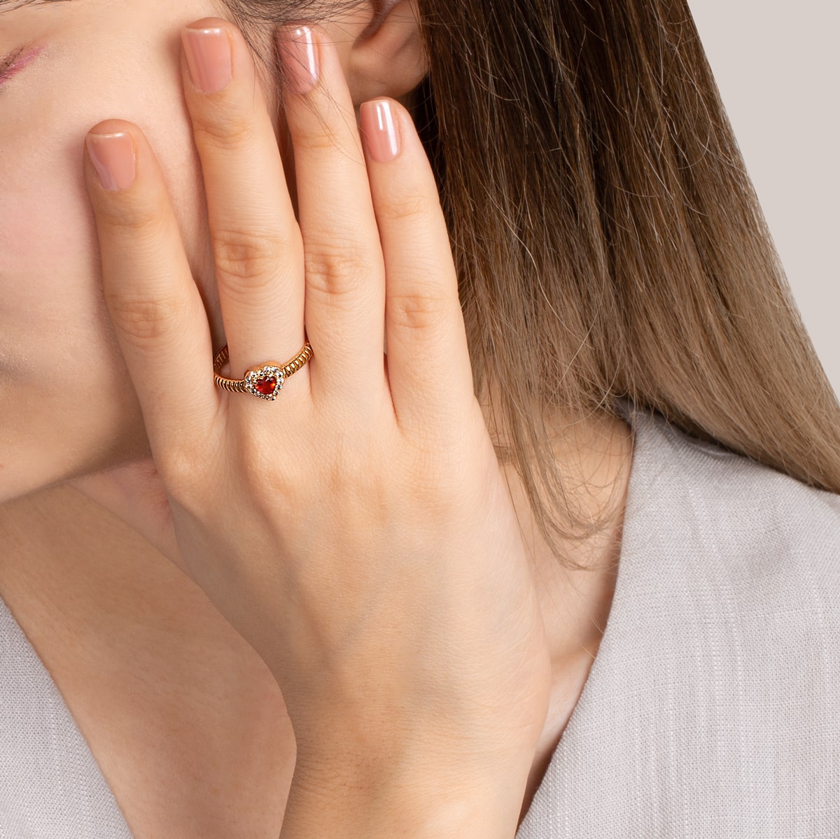 انگشتر طلا لاون قرمز - تصویر 3